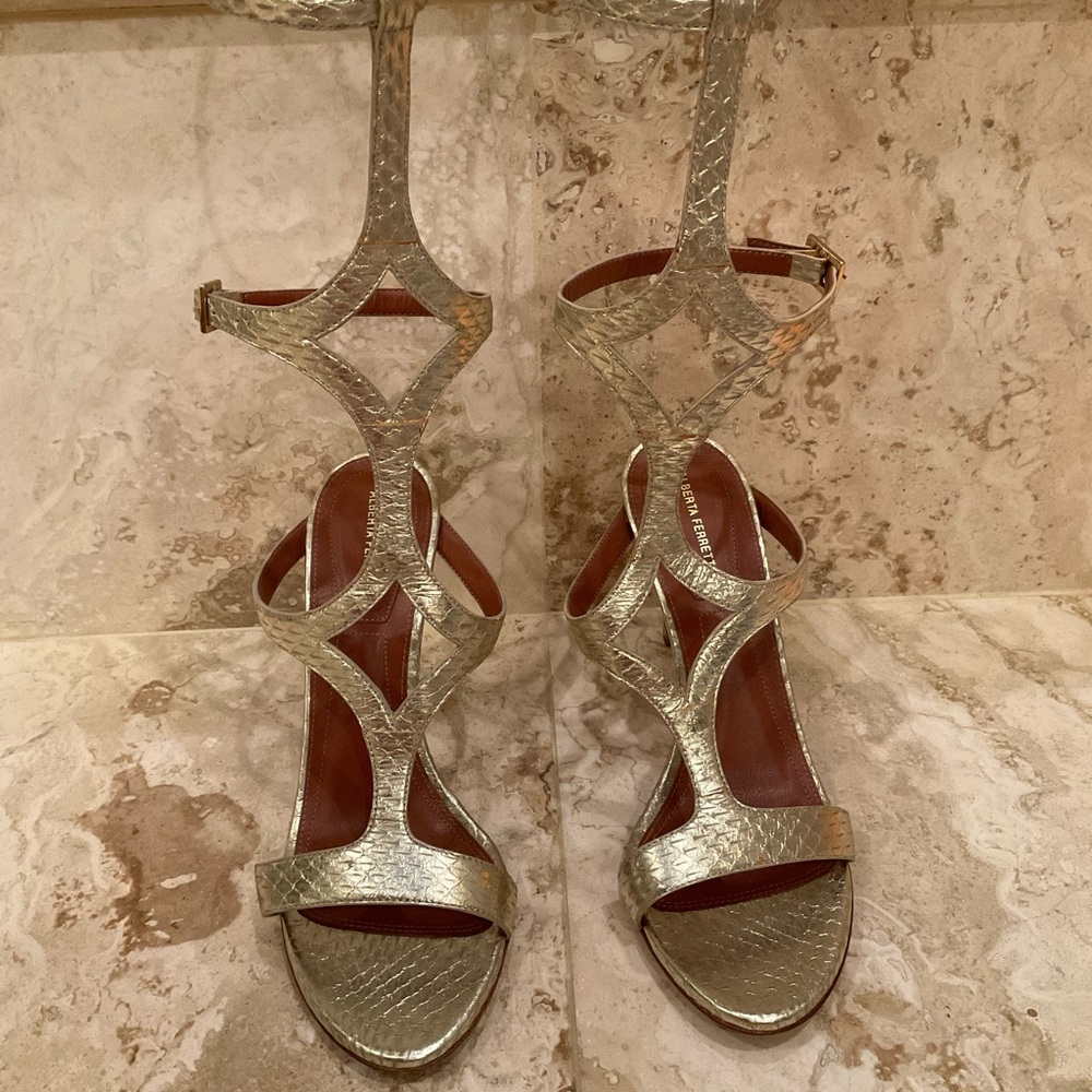 ALBERTA FERRETTI GOLD GLADIATOR SANDALS SIZE 38       HEEL  4” - Picture 3 of 6
